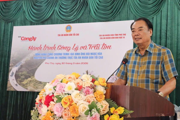 Báo Công lý và TAND trao quà tại xã Toàn Thắng, Phú Thọ