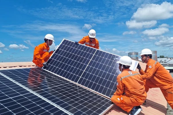 Hướng tới 10% cơ quan công sở, 10% hộ gia đình dùng điện mặt trời mái nhà