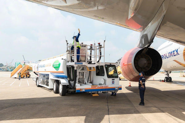 Petrolimex Aviation đảm bảo nguồn cung nhiên liệu Jet A-1 cho hãng bay Việt