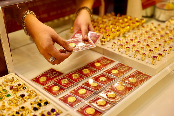 Giá vàng ngày 2/4: Vàng trong nước xoay quanh ngưỡng 176,7 triệu đồng/lượng