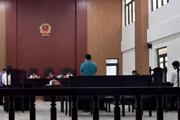Giám đốc công ty làm giả con dấu, tài liệu bị tuyên phạt hơn 3 năm tù