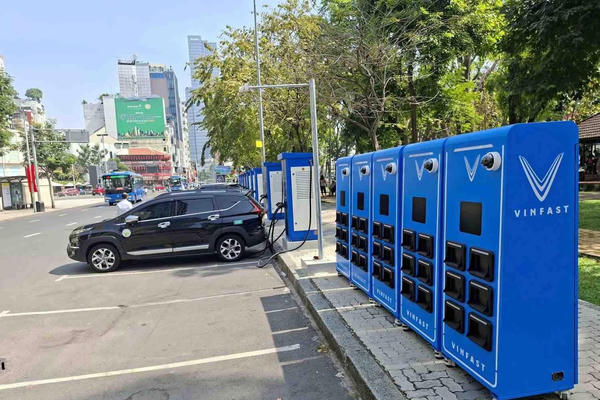 V-Green và Vikki Bank hợp tác mở rộng hạ tầng trạm sạc và tủ đổi pin