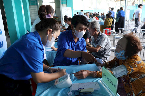 Hơn 10.000 người được khám bệnh miễn phí