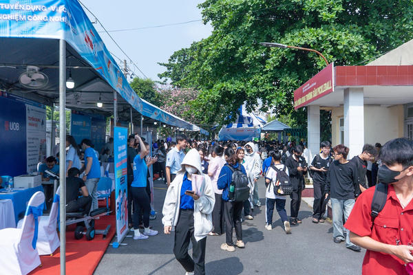 Mục tiêu 900.000 việc làm: TP.HCM tăng tốc phát triển thị trường lao động