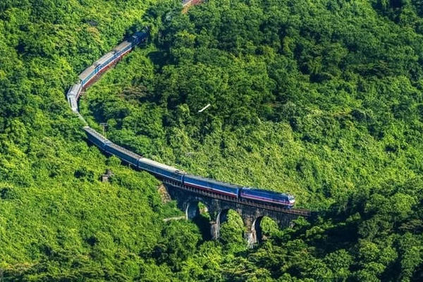 Ngành đường sắt giảm 90% giá vé đối với người hoạt động cách mạng