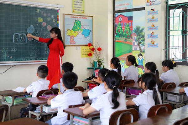 Giáo viên có được hưởng nguyên lương và phụ cấp trong thời gian nghỉ hè?