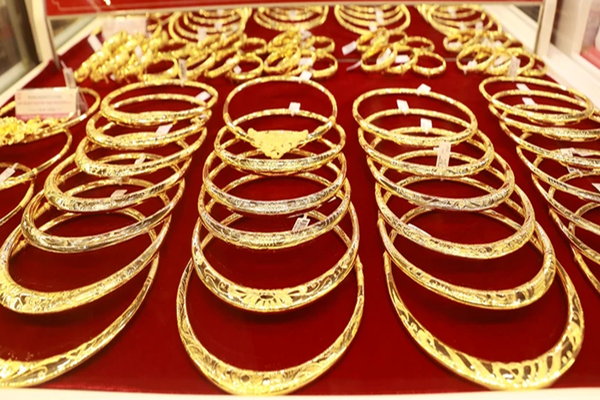 Giá vàng tiếp đà tăng mạnh, vàng miếng SJC trụ vững ở ngưỡng 175 triệu đồng/lượng