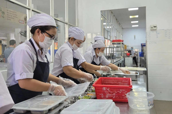 TP. HCM vào cuộc kiểm tra các đơn vị cung cấp suất ăn bán trú