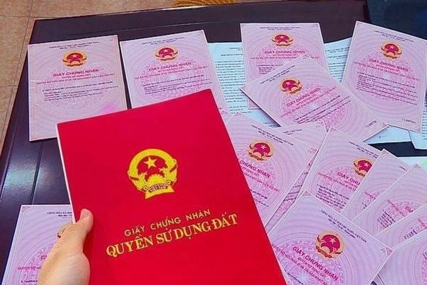 Cảnh báo thủ đoạn lừa tích hợp "sổ đỏ" trên VNeID để chiếm đoạt tài sản