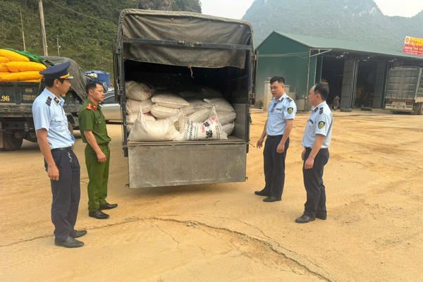 Phát hiện hai vụ vận chuyển hơn 4 tấn phân bón không rõ nguồn gốc tại Cao Bằng