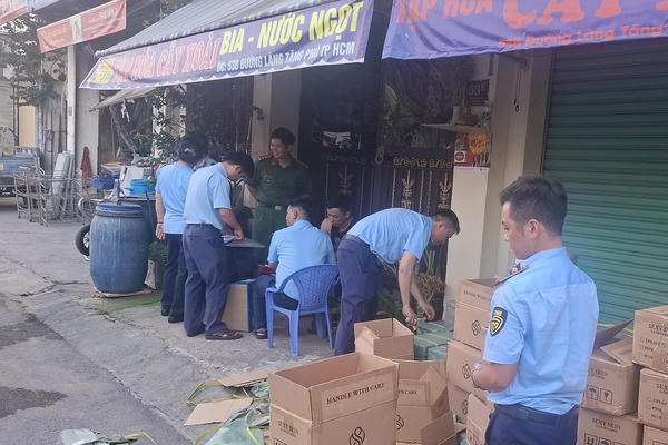 Tạm giữ hơn 5.600 chai mỹ phẩm không rõ nguồn gốc