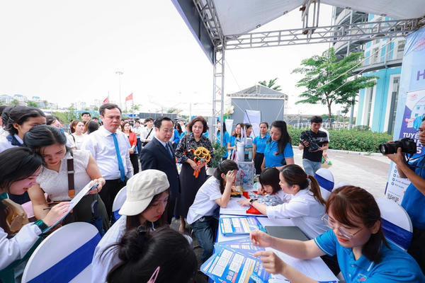 Hà Nội mở ngày hội kết nối việc làm cho học sinh, sinh viên