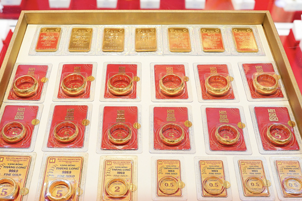 Giá vàng ngày 16/4: Thị trường trong nước biến động nhẹ, vàng thế giới giảm mạnh