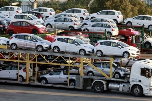 Nhập khẩu ô tô nguyên chiếc tăng mạnh trong quý I/2026