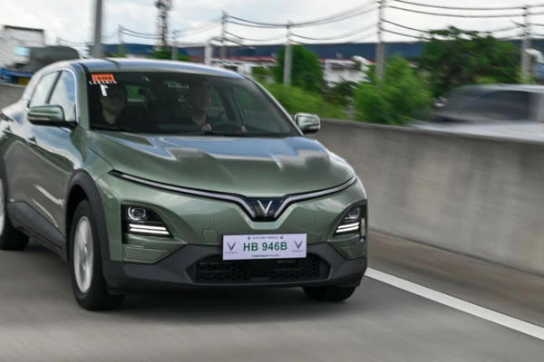 VinFast khởi sắc dẫn đầu thị trường xe điện tại Philippines, vượt Tesla