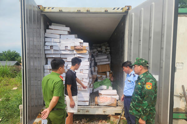 Phát hiện, buộc tiêu hủy gần 26 tấn thực phẩm đông lạnh không rõ nguồn gốc tại Quảng Ninh