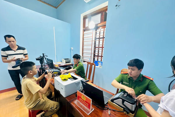 Cha mẹ cần biết gì về thủ tục và lợi ích khi đăng ký VNeID mức 2 cho trẻ?