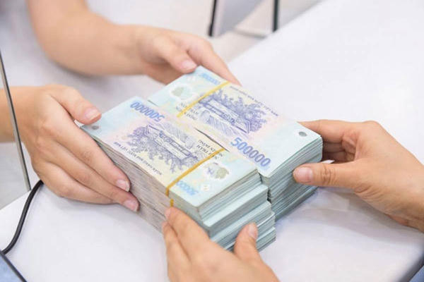 Lãi suất liên ngân hàng giảm mạnh, lãi suất qua đêm VND còn 4,52%/năm