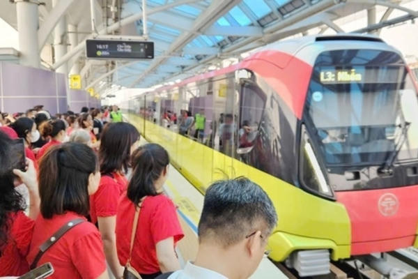 Hà Nội miễn phí xe buýt, metro 7 ngày trong dịp lễ