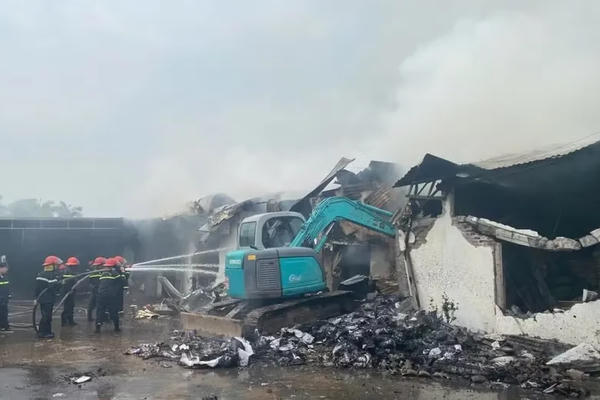 Khống chế kịp thời vụ cháy tại công ty giày ở Hưng Yên