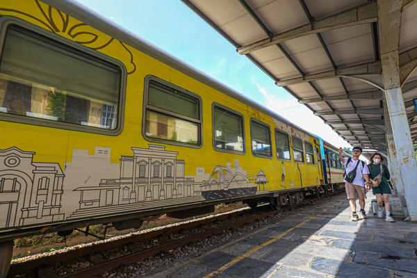 Ngành đường sắt tăng cường tàu tuyến Hà Nội - Hải Phòng phục vụ dịp lễ 30/4-1/5