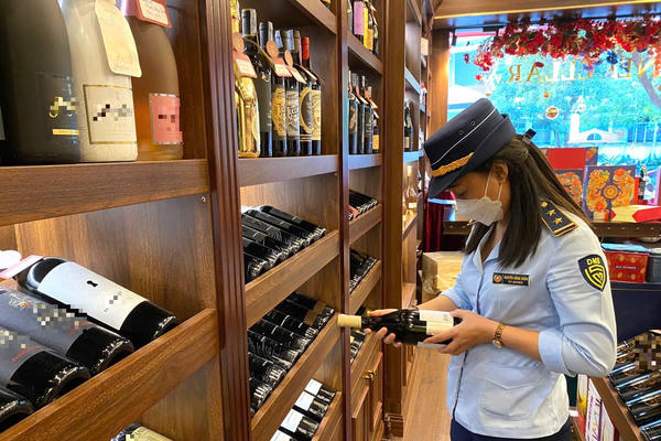 Đề xuất cho phép doanh nghiệp tự đặt in tem điện tử rượu, thuốc lá từ năm 2027