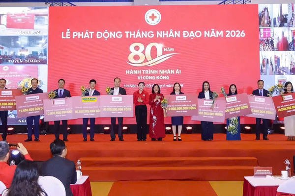 Nam A Bank trao tặng 10 tỷ đồng hưởng ứng Tháng Nhân đạo năm 2026