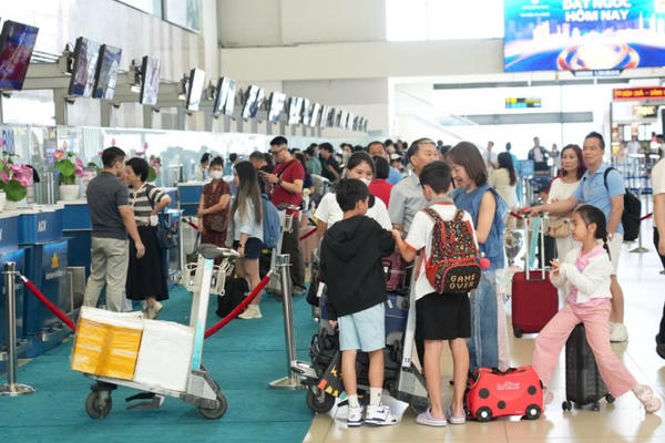Sân bay Nội Bài ghi nhận kỷ lục gần 118 nghìn lượt khách trong ngày cuối kỳ nghỉ lễ
