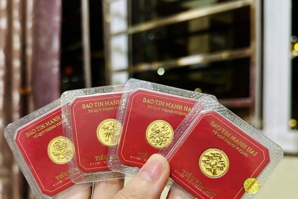 Giá vàng ngày 5/5: Vàng trong nước neo sát mốc 166,3 triệu đồng/ lượng 