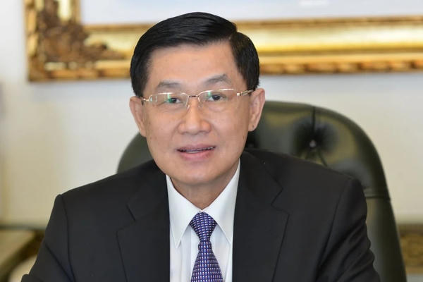 Báo lãi lớn, doanh nghiệp ông Johnathan Hạnh Nguyễn dư 1.100 tỷ đồng gửi ngân hàng