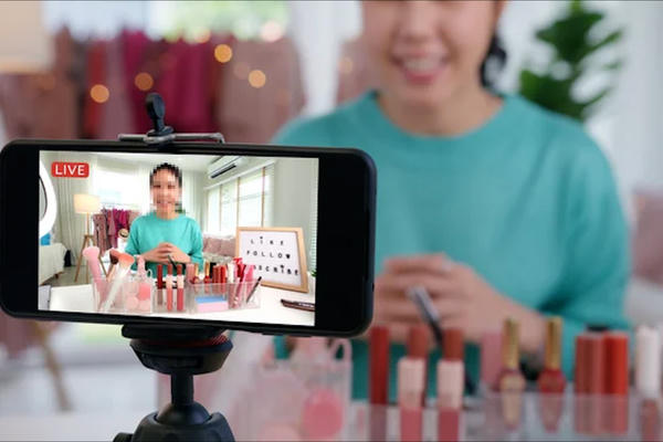 Livestream trở thành kênh mua sắm chính của nhiều người tiêu dùng