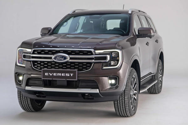 Ford Everest 2026 ra mắt tại Việt Nam: Bổ sung bản Platinum với máy xăng 300 mã lực