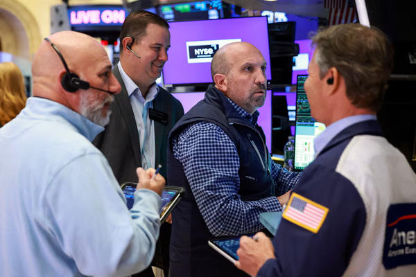 Chứng khoán thế giới sáng 15/9: Nhóm bán dẫn lao dốc, Wall Street đỏ điểm