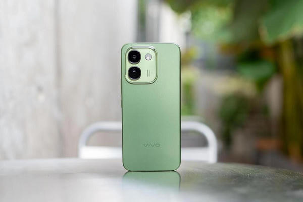 Vivo V80 Lite 5G giá từ 12,9 triệu đồng, pin 10.000 mAh