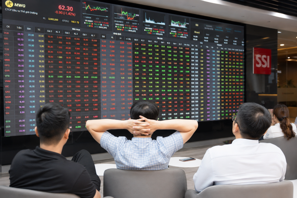 Chứng khoán 27/10: VIC nâng đỡ VN-Index, cổ phiếu thép và bán lẻ khởi sắc
