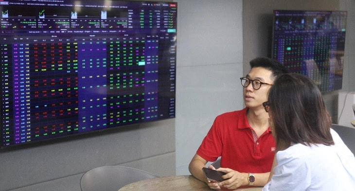 Khối ngoại trở lại mua ròng 800 tỉ đồng, chứng khoán tuần tới như thế nào?