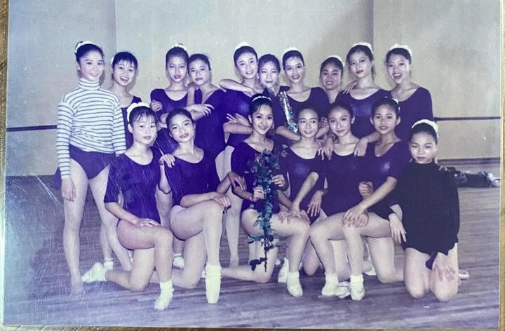 Khánh Thi khoe ảnh 30 năm trước cùng Nguyệt thảo mai 'Phía trước là bầu trời'
