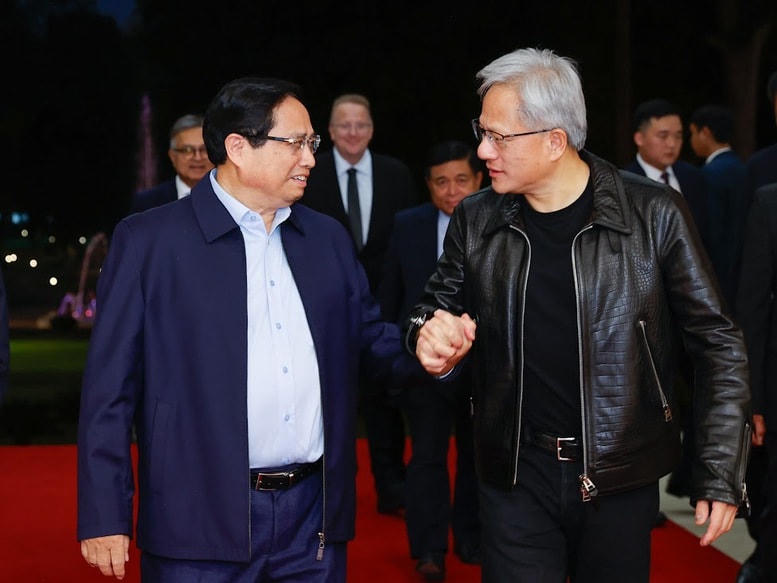 Thủ tướng Chính phủ Phạm Minh Chính tiếp ông Jensen Huang, Chủ tịch, Tổng Giám đốc Tập đoàn NVIDIA (Hoa Kỳ) - tập đoàn sản xuất chip đắt giá nhất thế giới với giá trị thị trường gần 1.200 tỷ USD, chiều 10/12/2024. Ảnh: VGP