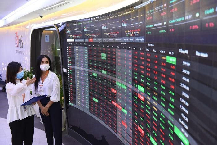 Những yếu tố nào tác động đến thị trường chứng khoán cuối năm 2023?