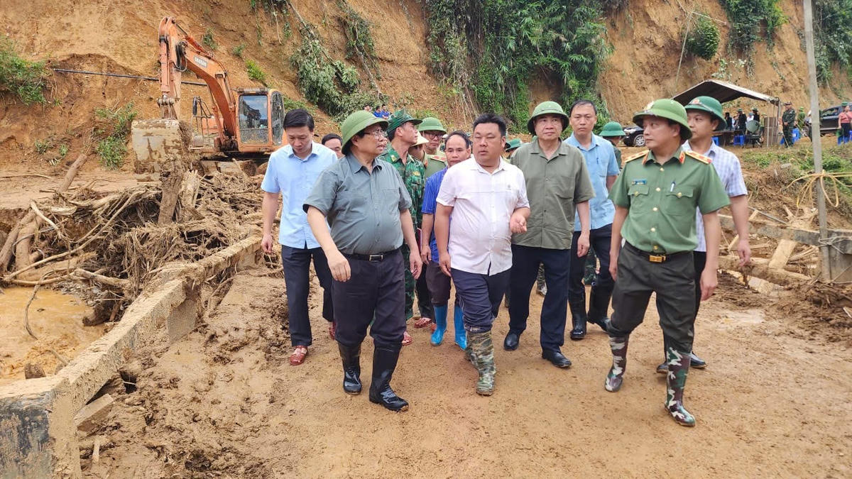 Thủ tướng tới Điện Biên, thăm hỏi người dân, chỉ đạo khắc phục hậu quả thiên tai nặng nề- Ảnh 2.