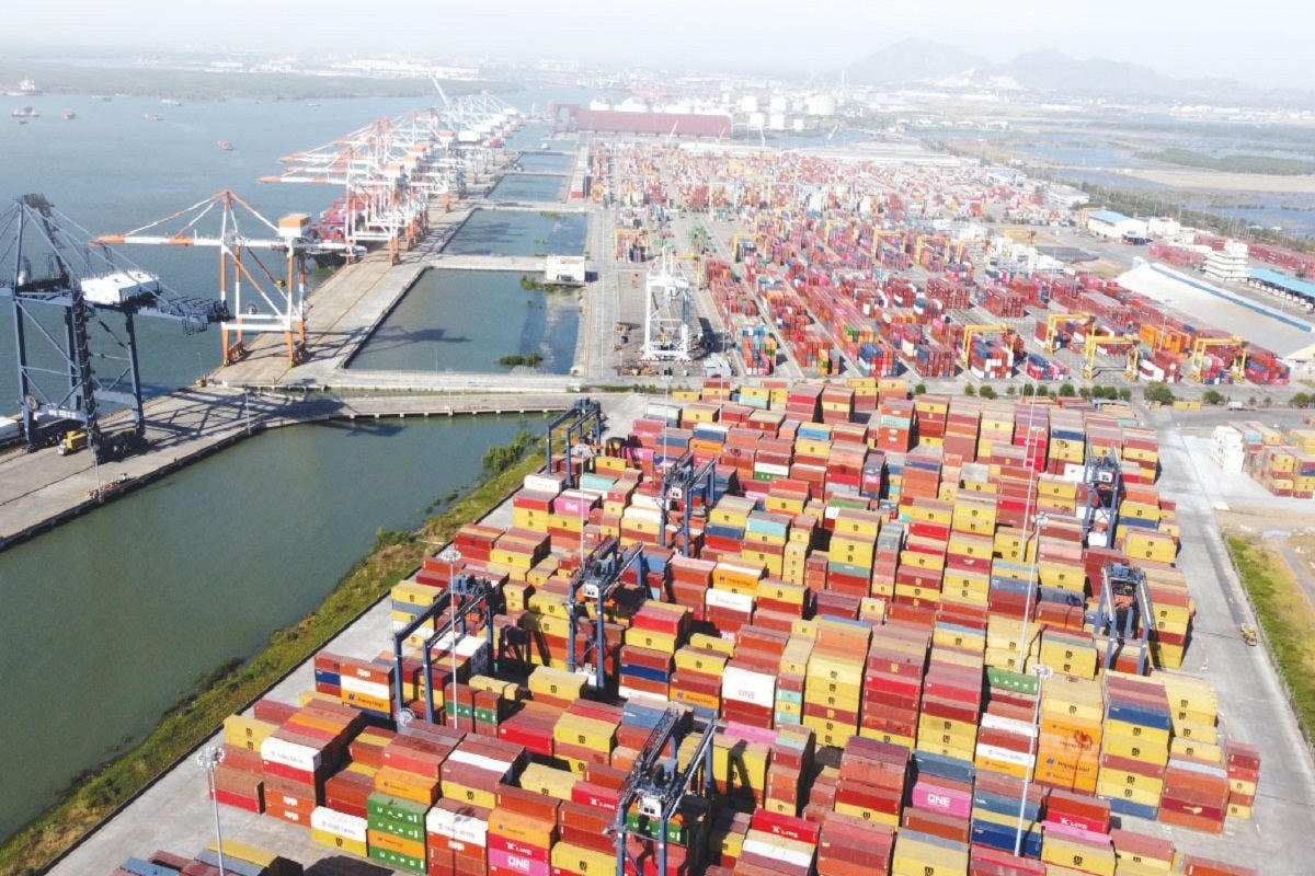 Khối lượng hàng hóa thông qua cảng biển tăng 3% trong 10 tháng