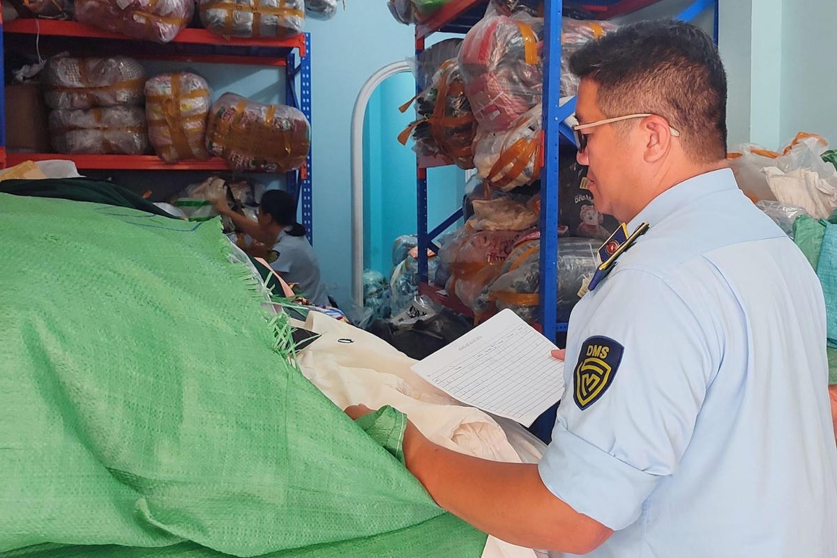 TP.HCM: Tạm giữ hơn 5.000 sản phẩm giả mạo nhãn hiệu