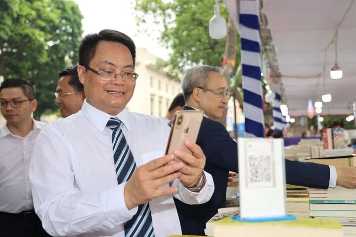 Hà Nội lập các tuyến phố không dùng tiền mặt