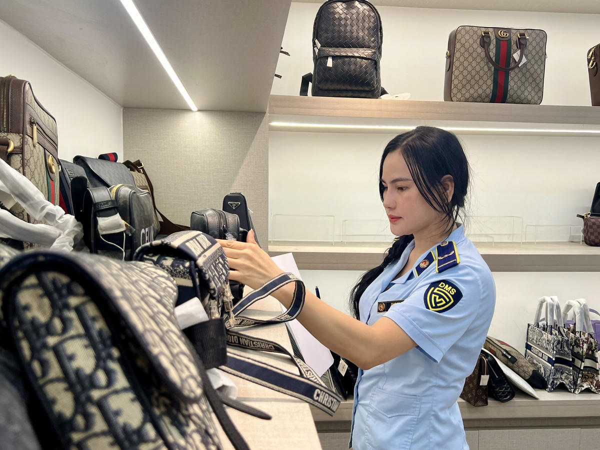 Hàng hóa giả mạo nhãn hiệu Gucci, Chanel, Christian Dior, Dior, Bottega Veneta, Celine