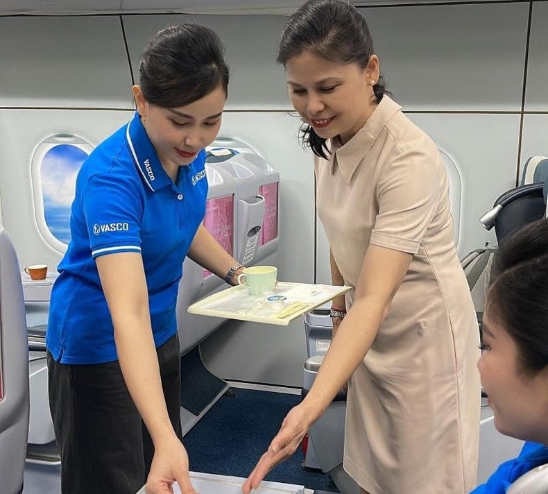 Những công việc lặng thầm phía sau chuyến bay chở “Tết”