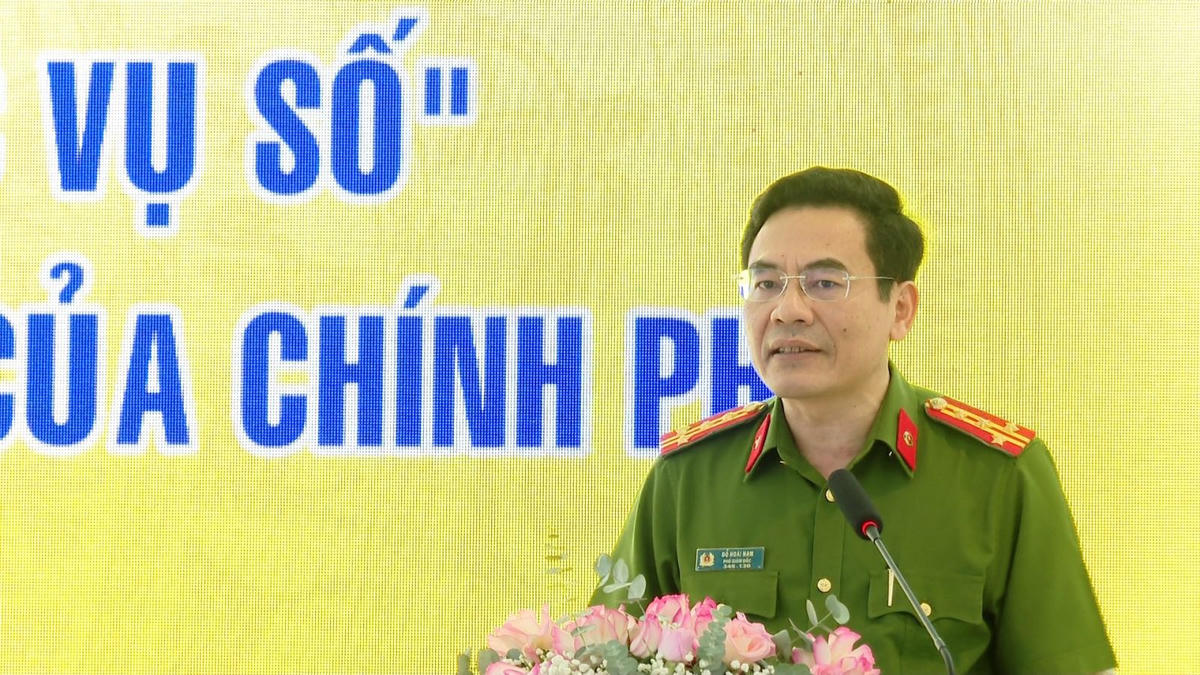 Đại tá Đỗ Hoài Nam, Phó Giám đốc Công an tỉnh phát biểu tại hội nghị.