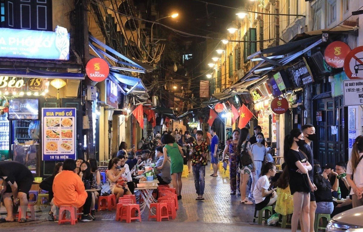 kinh-nghiem-di-cho-dem-pho-co-ha-noi-tu-a-den-z-cho-hoi-dam-me-mua-sam-1640086805.jpg