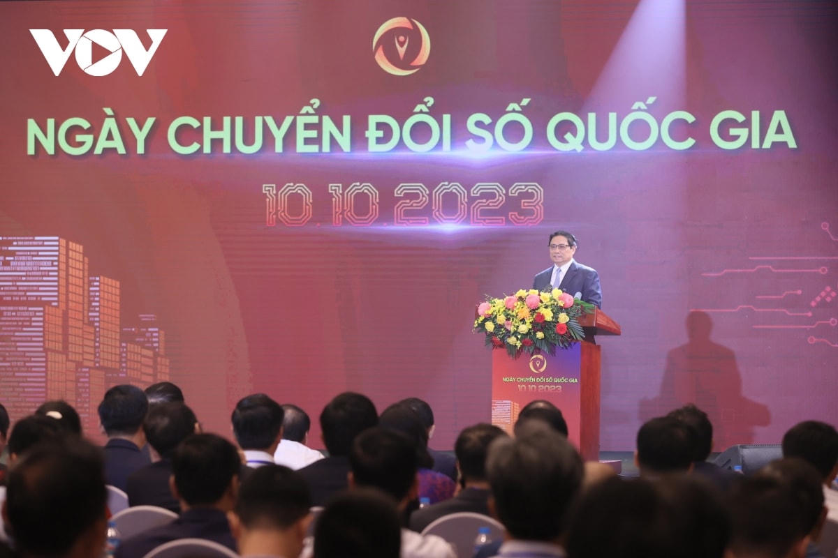 Thủ tướng: Chính phủ xác định mục tiêu kép về chuyển đổi số