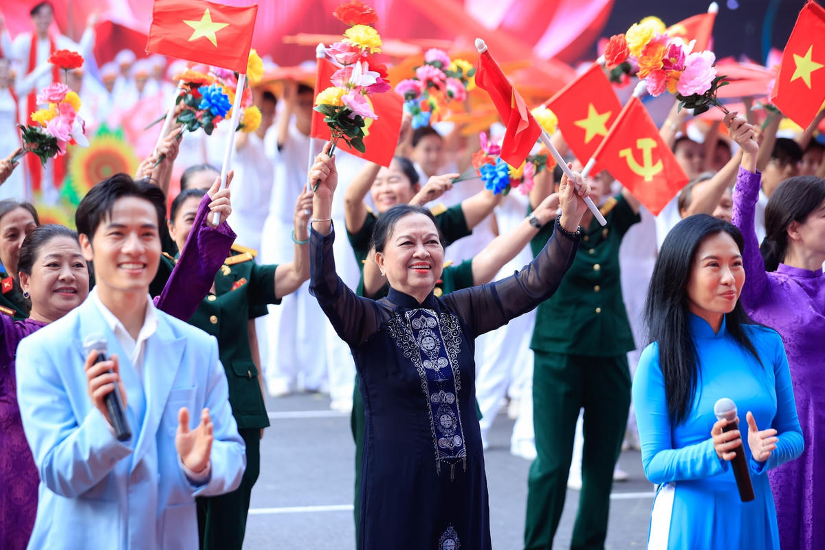 Kỷ niệm trọng thể 50 năm Giải phóng miền Nam, thống nhất đất nước- Ảnh 11.