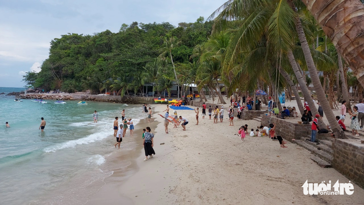 Khách đi máy bay và tàu đều vắng, Kiên Giang họp tìm cách 'cứu' du lịch Phú Quốc